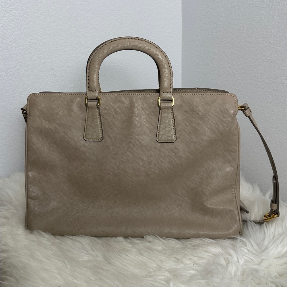 💯Authentic Prada tote Beige Leather bag🍀 - Picture 8 of 17